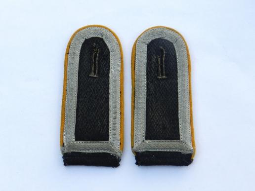 Waffen-SS Shoulder Straps        ( Cavalry )