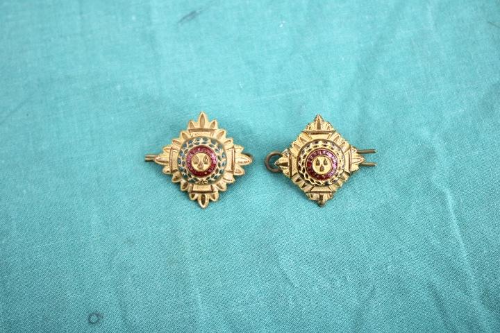 British Army Officer Gilt Pips ( 2nd Lieutenant )