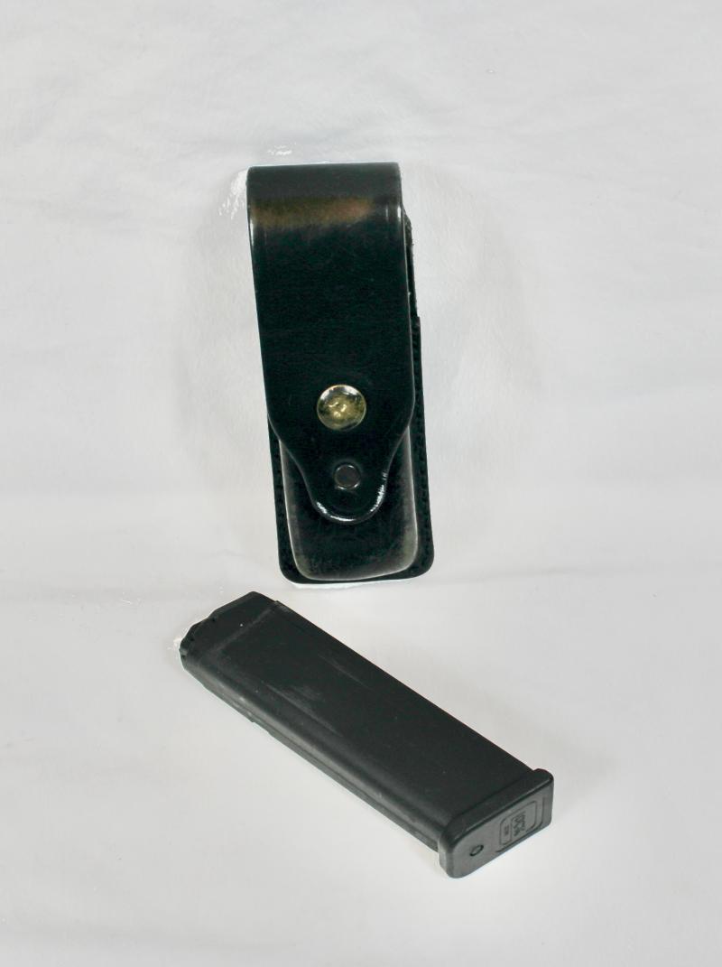 Glock 17 Magazine & Pouch