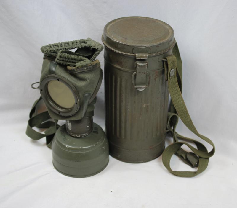 German M1930 Gas Mask & Canister