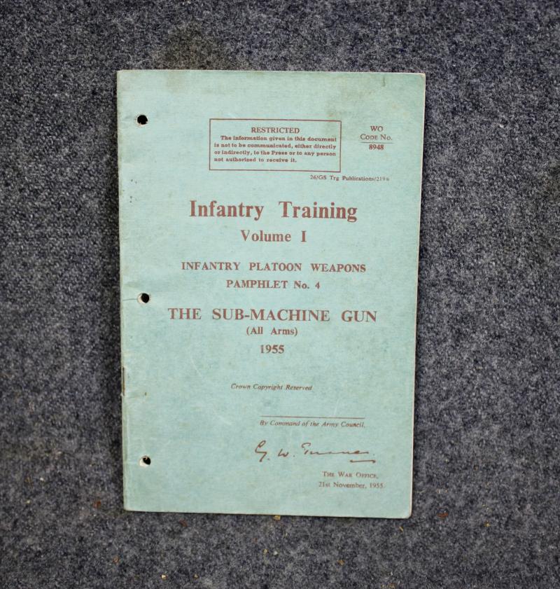 Infantry Training The Submachine Gun Pamphlet No4  ( Sterling SMG )