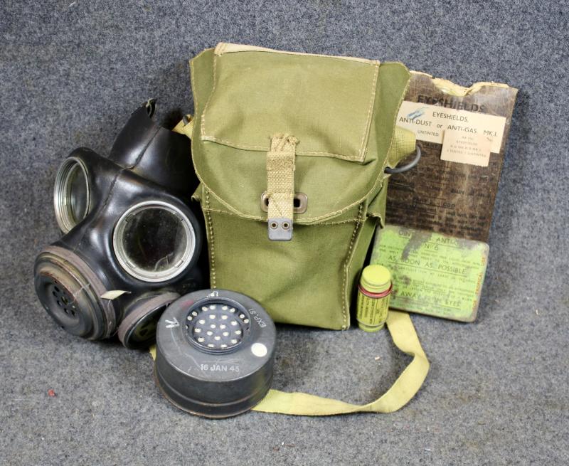 British Light Weight gas mask & Contents