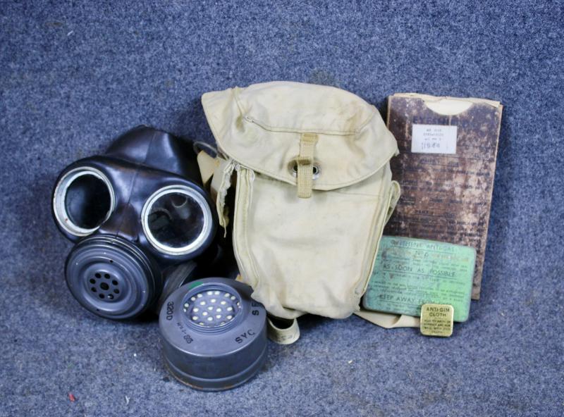 Canadian Light Weight Gas Mask & Contents