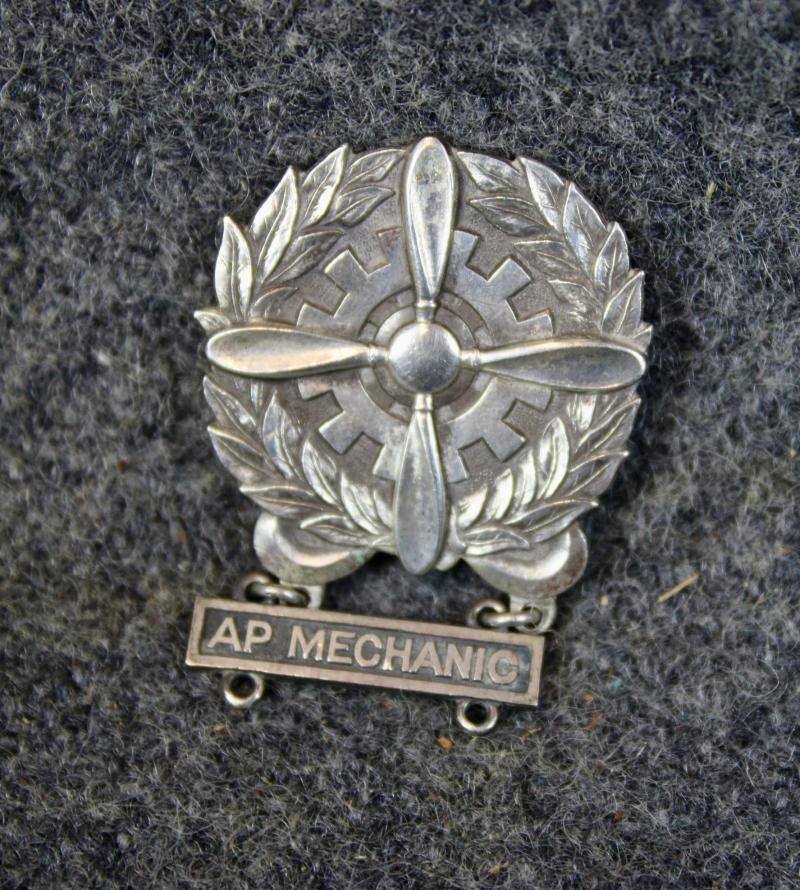U.S. Army Air Force Mechanics Badge