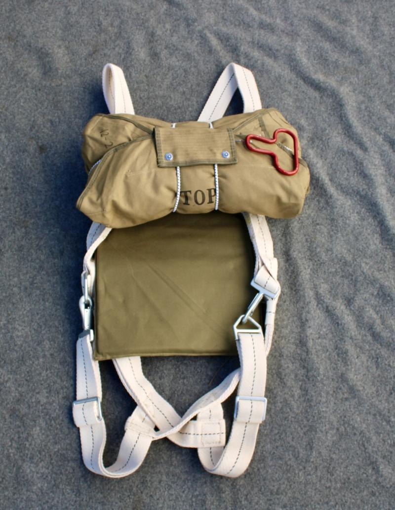 Reproduction AN-6513 Parachute Harness & AN6513-1A Pack