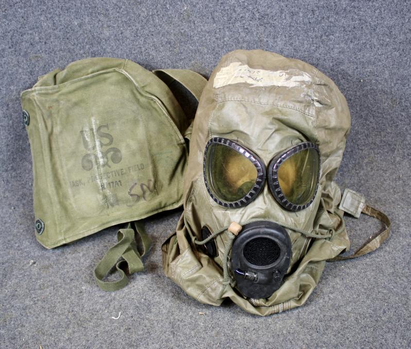 U.S, M17 Gas Mask & Pouch
