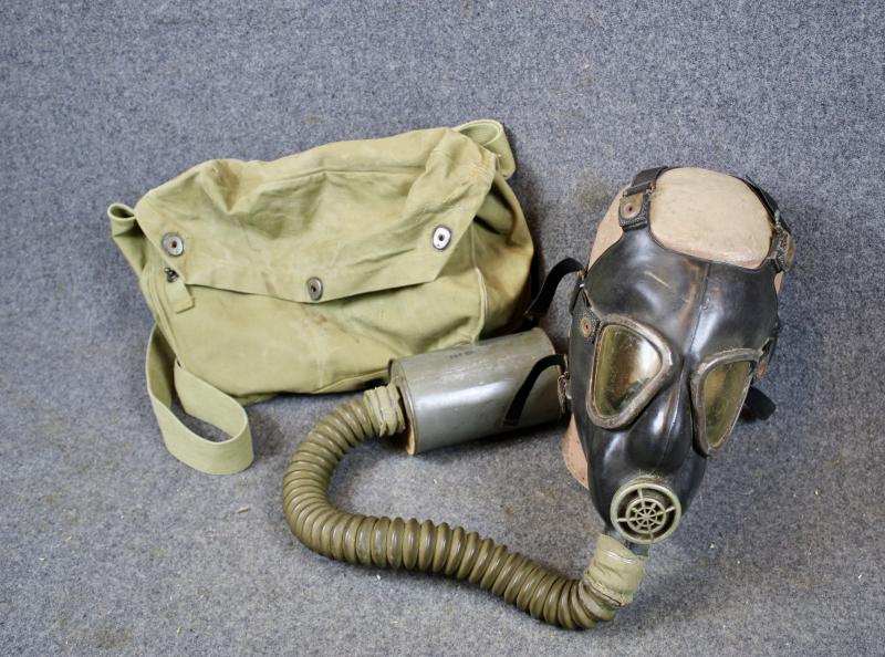 U.S. M3 Gas Mask & M6 Pouch