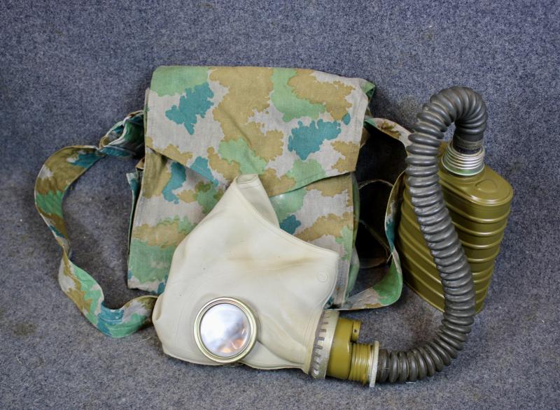 East German Gas Mask & Flachentarn Pouch