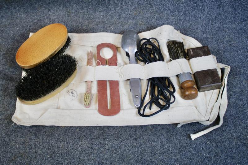 British Toiletry Roll Set