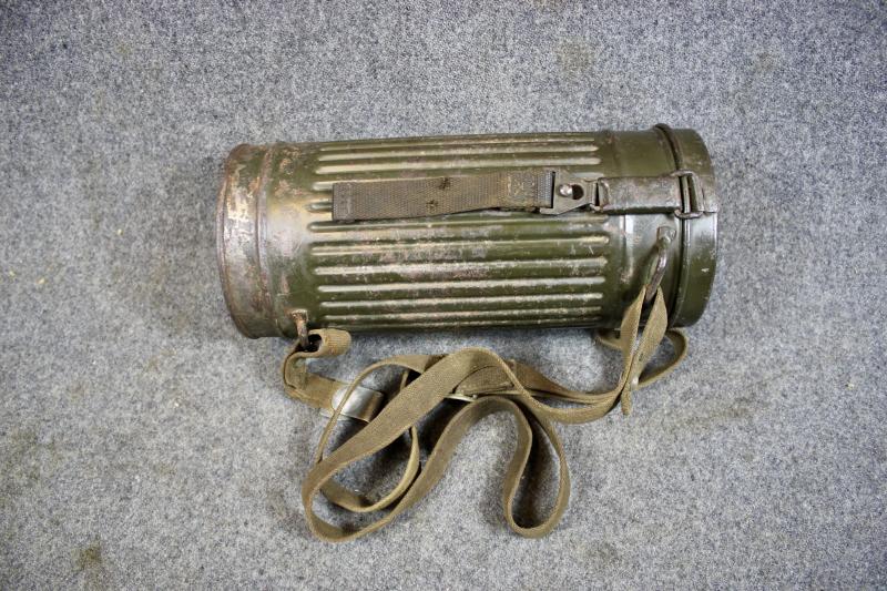 German M1930 Gas Mask & Canister
