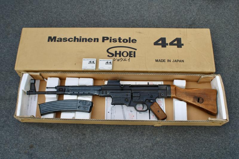 Replica German MP44 Assault Rifle. ( Shoei )