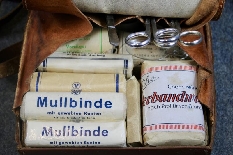 German Medical Pouch & Contents