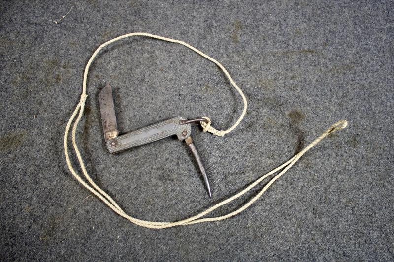 Royal Navy Jack Knife & Lanyard