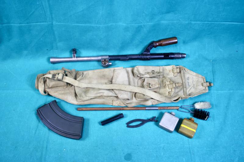 British Spare Barrel Pouch & Contents