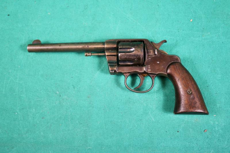 U.S. Colt D.A . 38 Long Revolver.