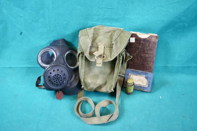 Canadian Light Weight Gas Mask & Contents