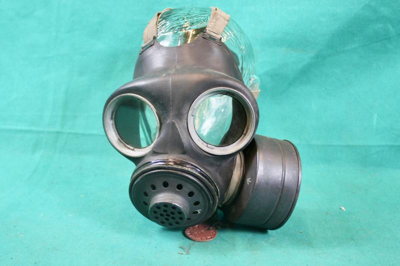 Canadian Light Weight Gas Mask & Contents