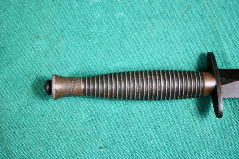 British 3rd Pattern WW2 Commando Dagger ( B2 )