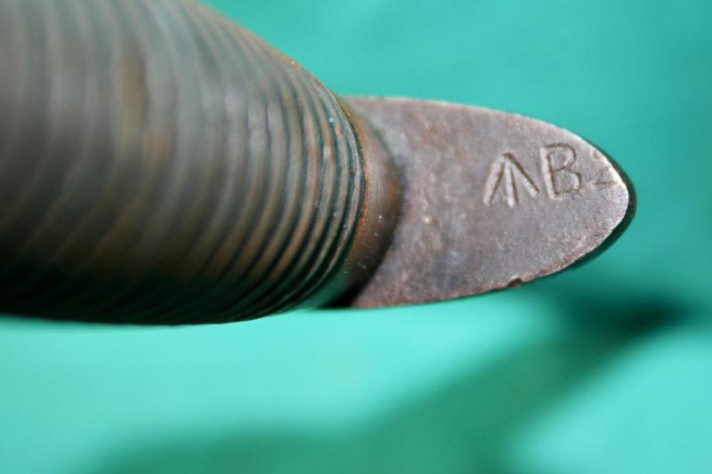 British 3rd Pattern WW2 Commando Dagger ( B2 )