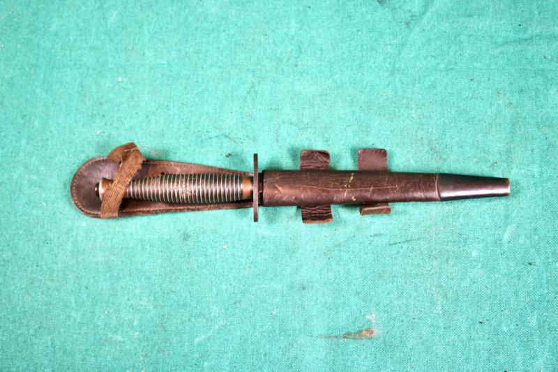 British 3rd Pattern WW2 Commando Dagger ( B2 )